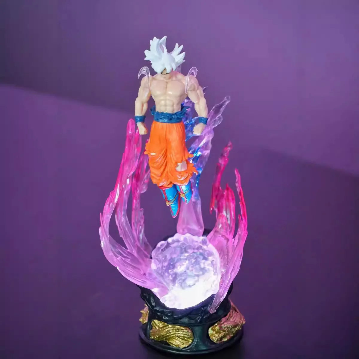 Ultra Instinct Goku LED Aura Figure – Dragon Ball Z Masterpiece