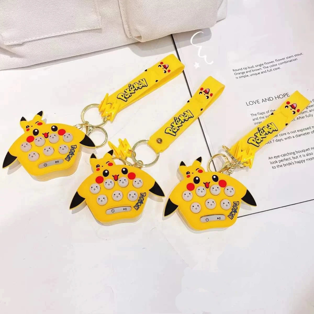 Pokemon Game Machine Keychain Pikachu - Tokyowai