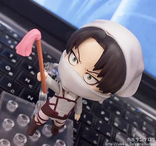 Attack on Titan Levi Cleaning Nendoroid Figure - Tokyowai